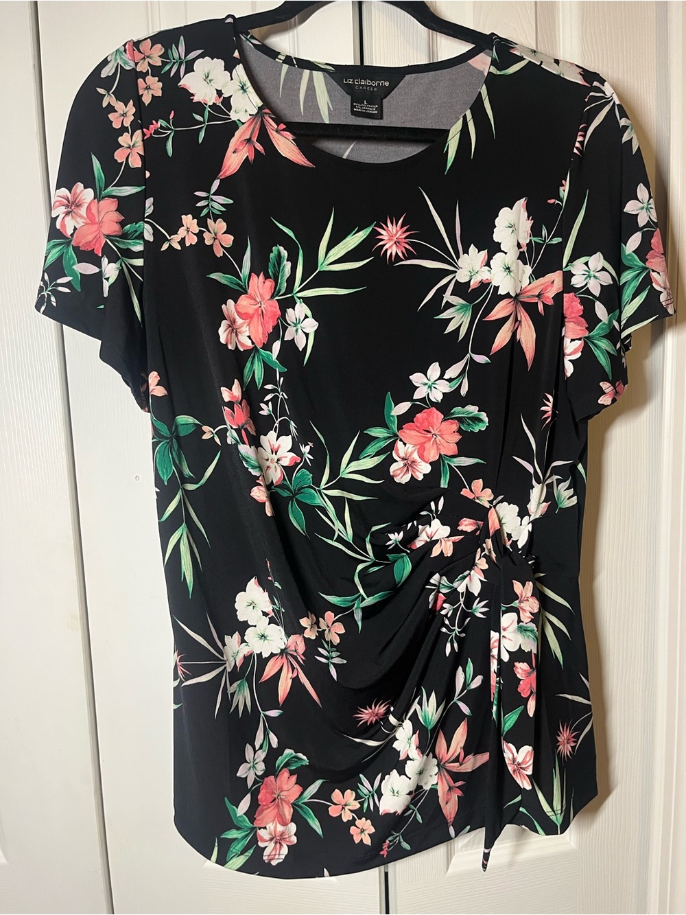 Liz Clairborne women’s black floral short sleeve blouse size Large